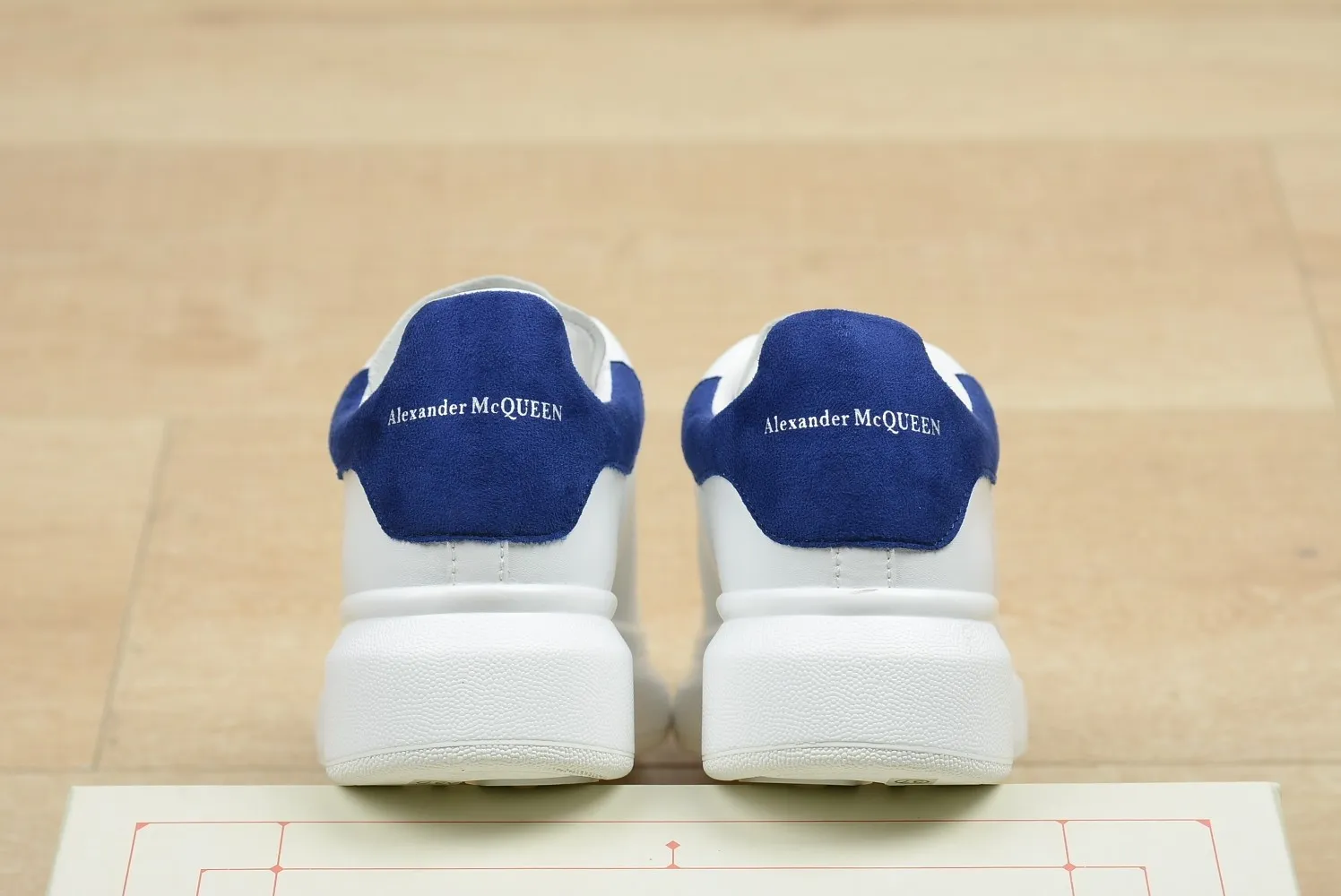 👟👟Ex-factory price 480 women's shoes factory Mc Queen cowhide blue tail velvet 35-44 ‼ ️‼ ️ Alexa**er McQue**n Paris Fashion Week latest casual fashion sneakers high version ❗️❗️ Variety of fashion and different styles experience ‼ ️‼ ️Female size 34-40 Men’s size 38-44 Comes with full counter packaging